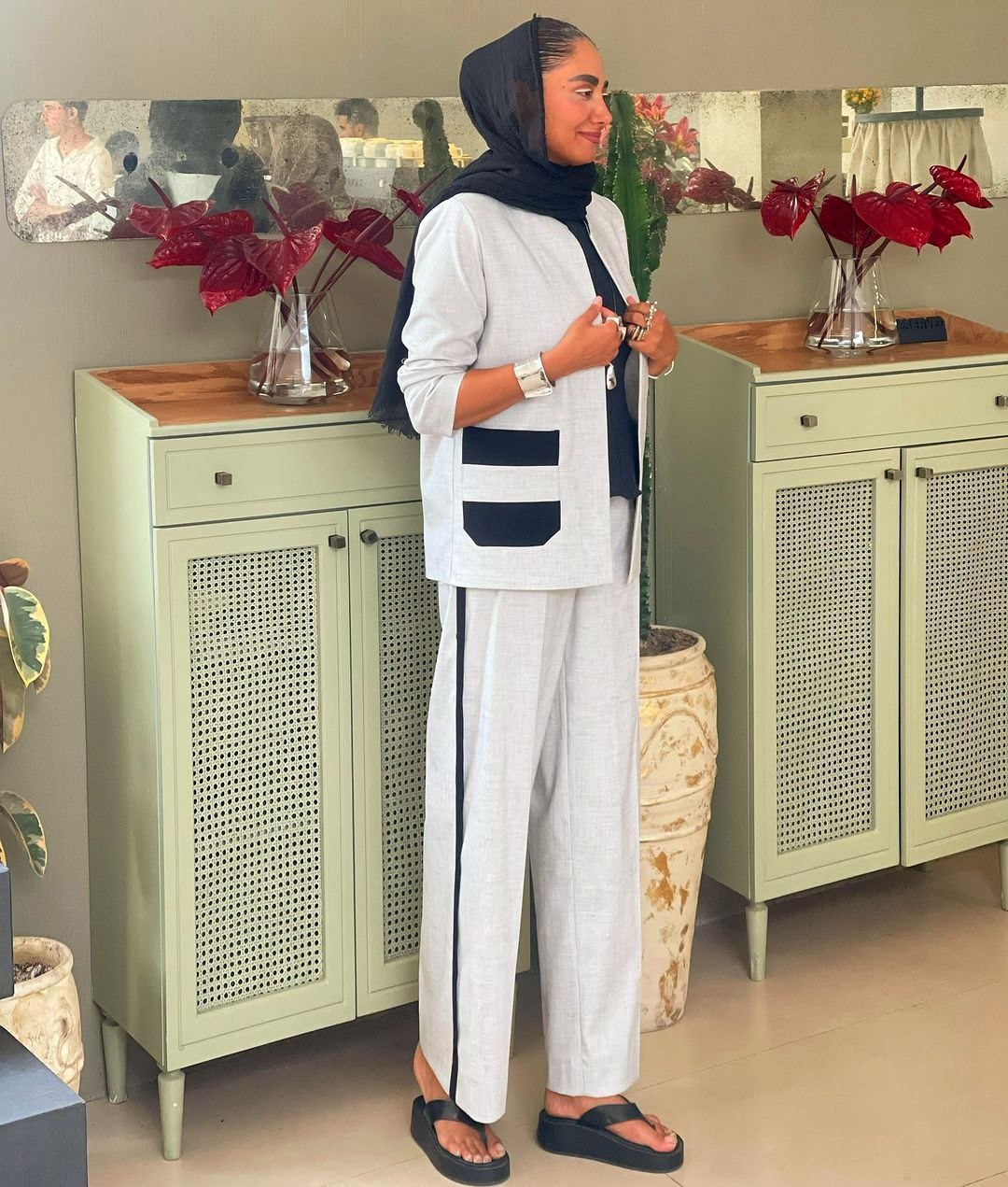 ست کت و شلوار کرم سورمه ای